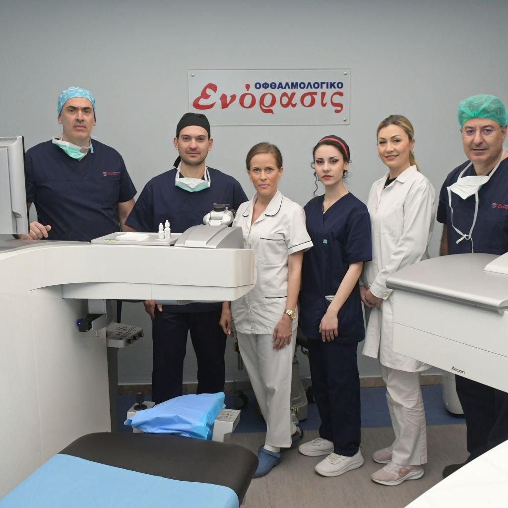 Ιατρική ομάδα Ενόρασις στην αίθουσα Laser -Ενόρασις