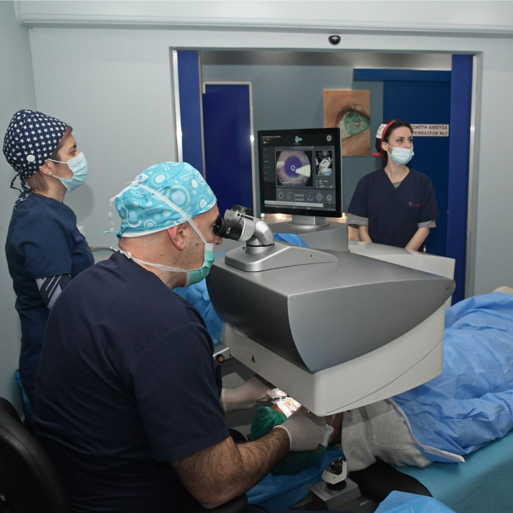 Χειρουργική καταρράκτη με femtosecond laser από εξειδικευμένο χειρουργό οφθαλμίατρο.
