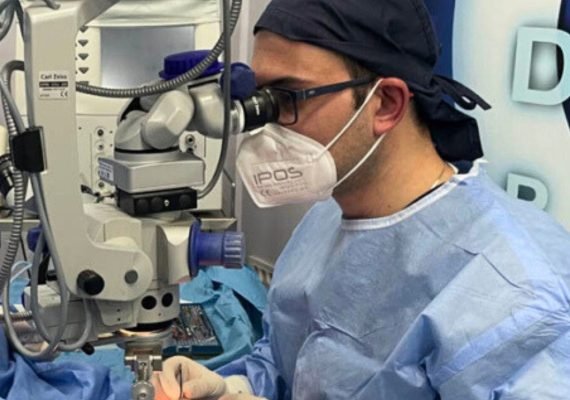 Dr. med. Κωνσταντίνος Πατερώνης MD, FEBO Χειρουργός Οφθαλμίατρος Χειρουργική προσθίου και οπισθίου ημιμορίου Dr. med. Κωνσταντίνος Πατερώνης MD, FEBO Χειρουργός Οφθαλμίατρος Χειρουργική προσθίου και οπισθίου ημιμορίου
